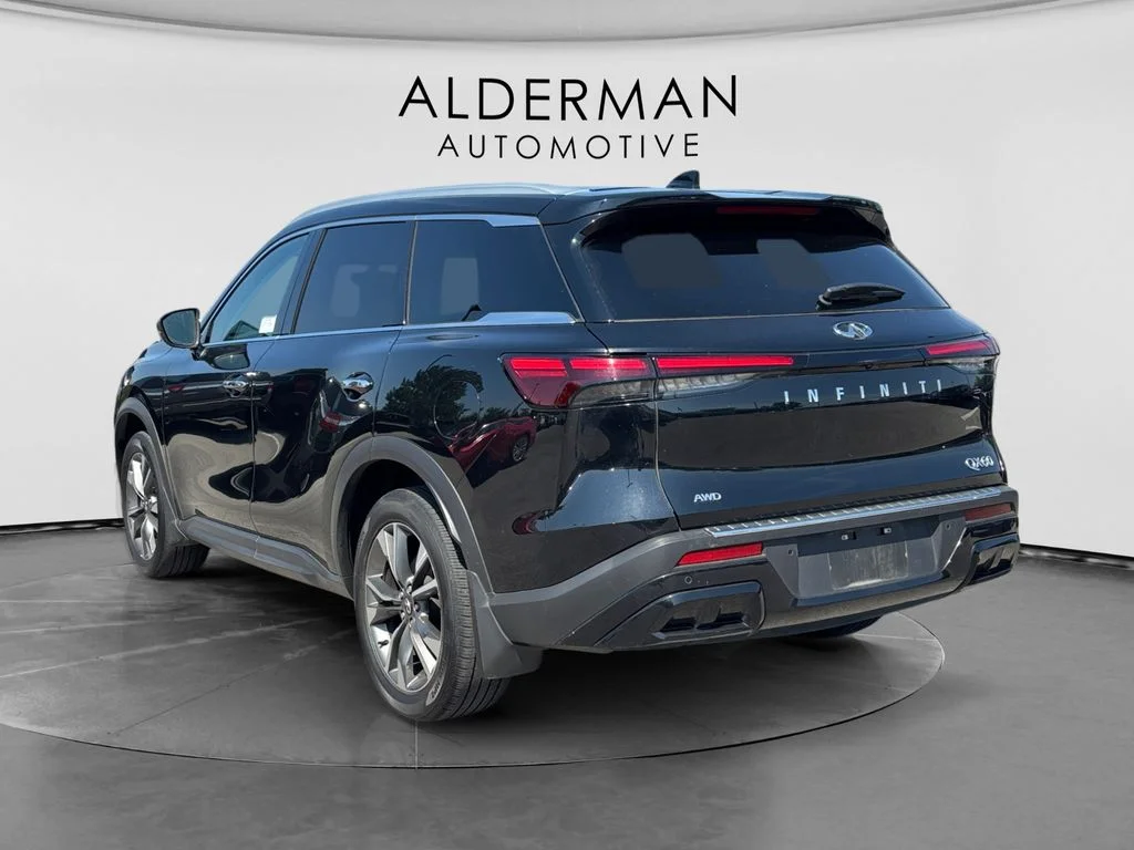 Used 2023 Black INFINITI LUXE image 3