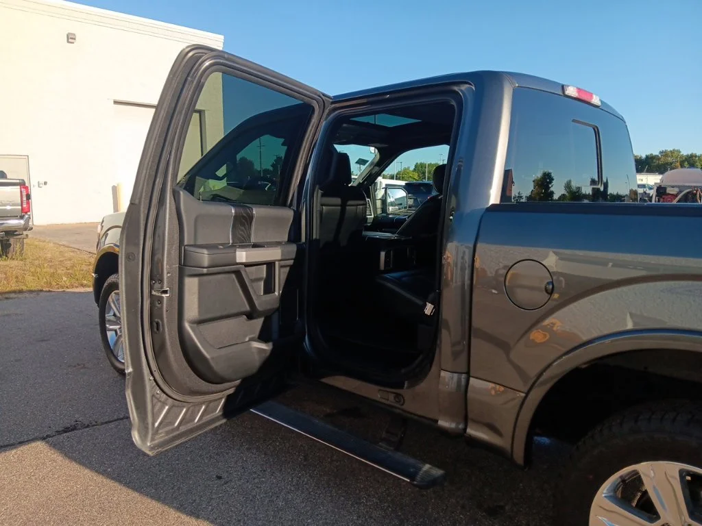 Used 2018 Magnetic Ford Platinum image 30