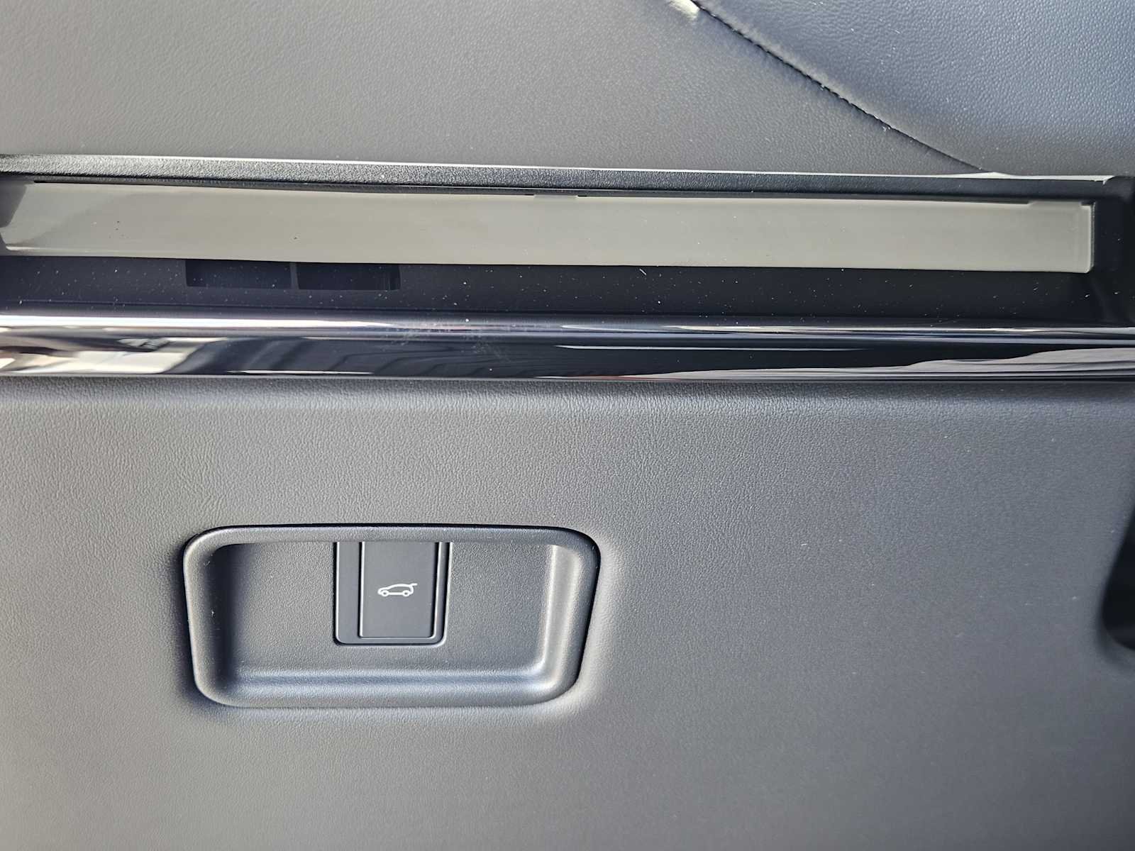 New 2026 Fuji White LAND ROVER SE image 20