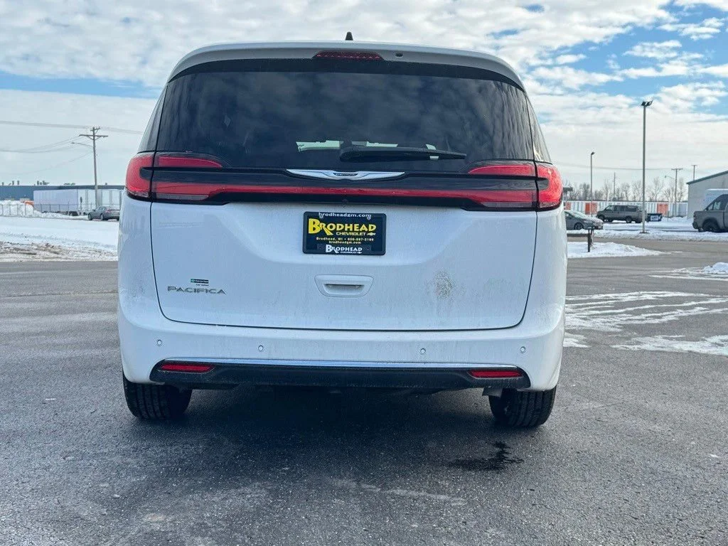 2024 Chrysler Pacifica Touring L - Photo 9