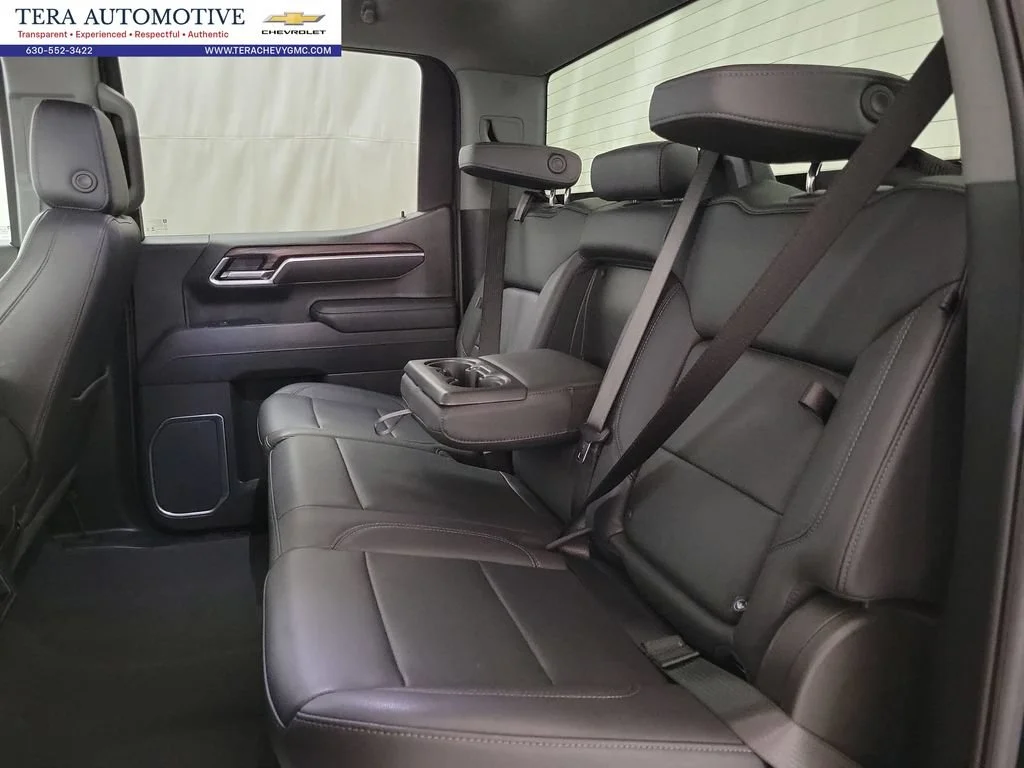 2025 GMC Sierra 1500 SLT - Photo 9
