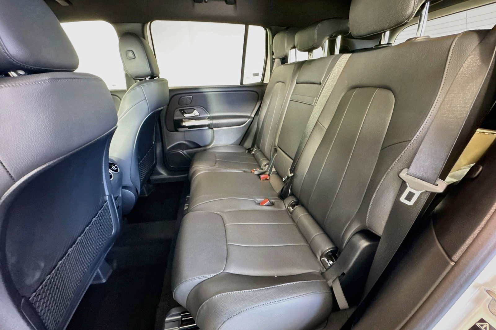 New 2026 Polar White Mercedes-Benz GLB 250 image 21