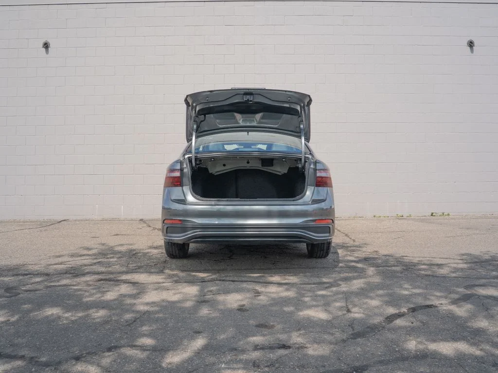 Used 2024  Volkswagen 1.5T SE image 14