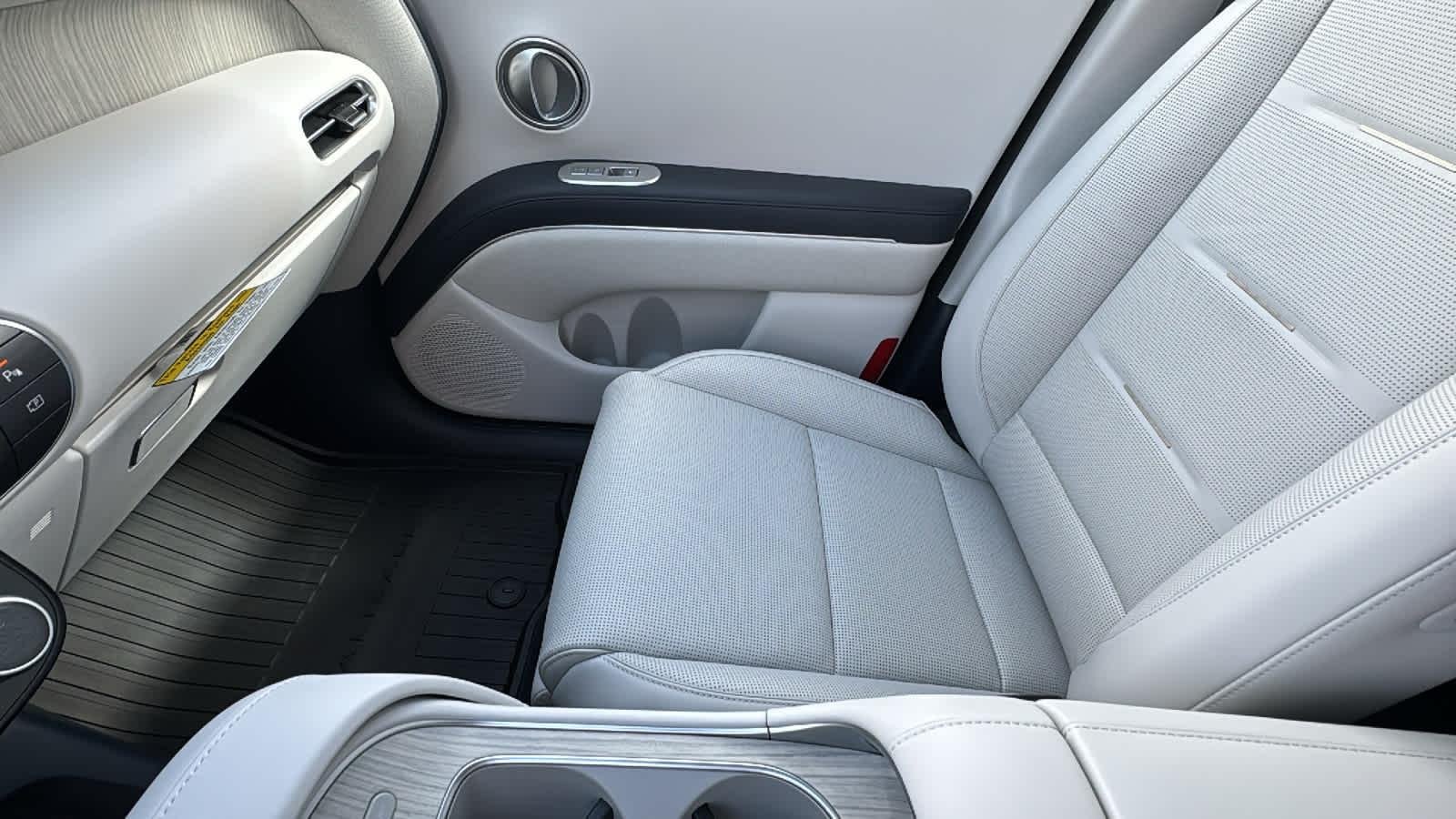 Nuevo Hyundai Calligraphy AWD 2026 en color gris perla Ecotronic, imagen 42.