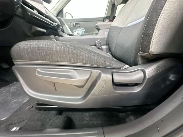 New 2027 Snow White Pearl Kia LX image 15
