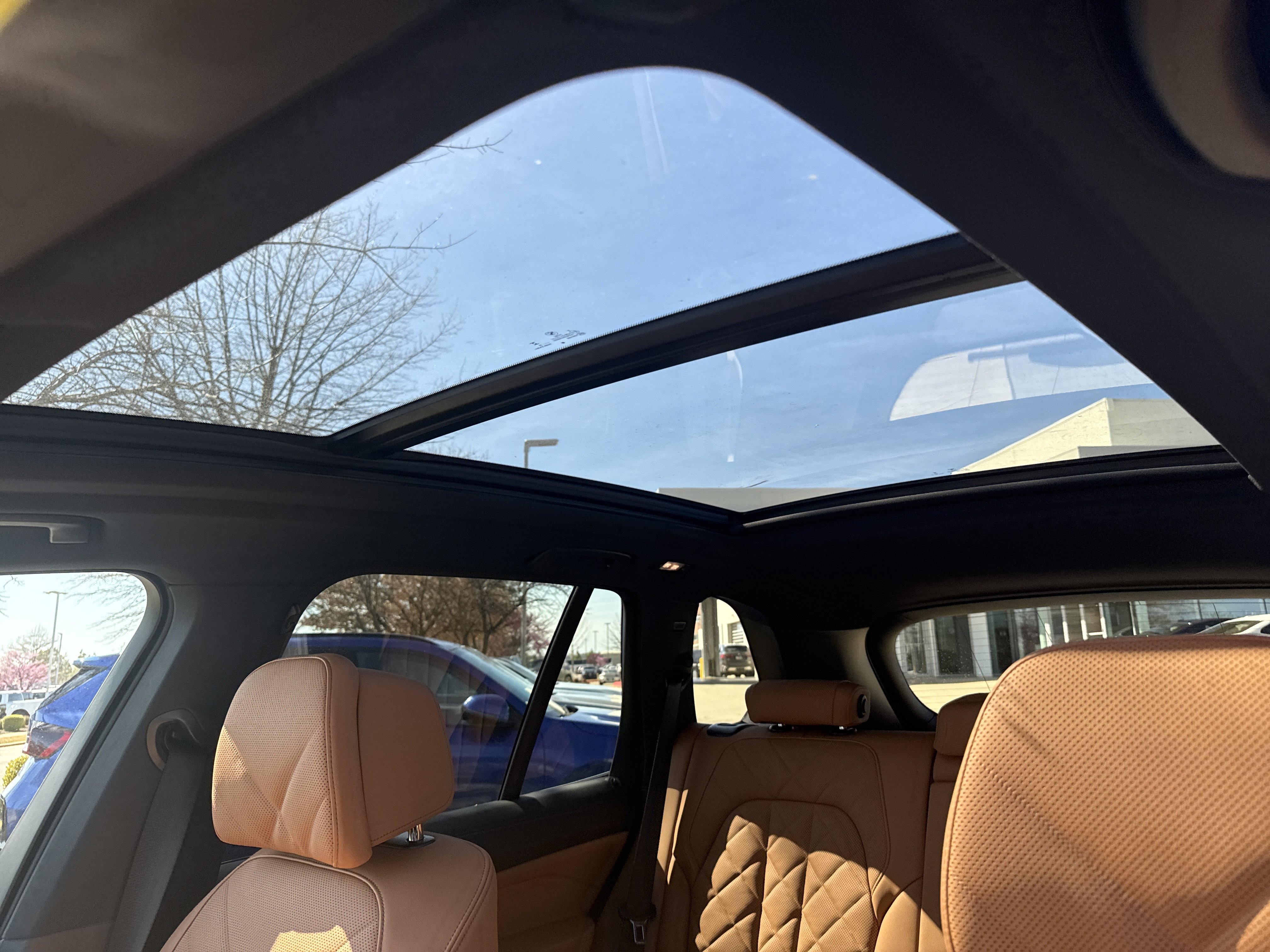 New 2026 0C4W Skyscraper Grey Metallic BMW xDrive50e image 9