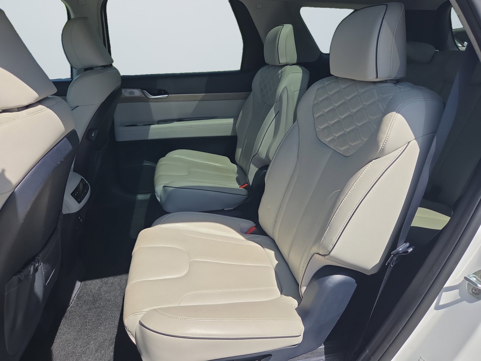 Used 2021 Hyper White Hyundai Limited image 13