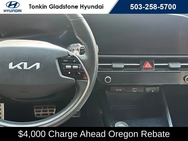 Used 2023 Snow White Pearl Kia Wave image 30