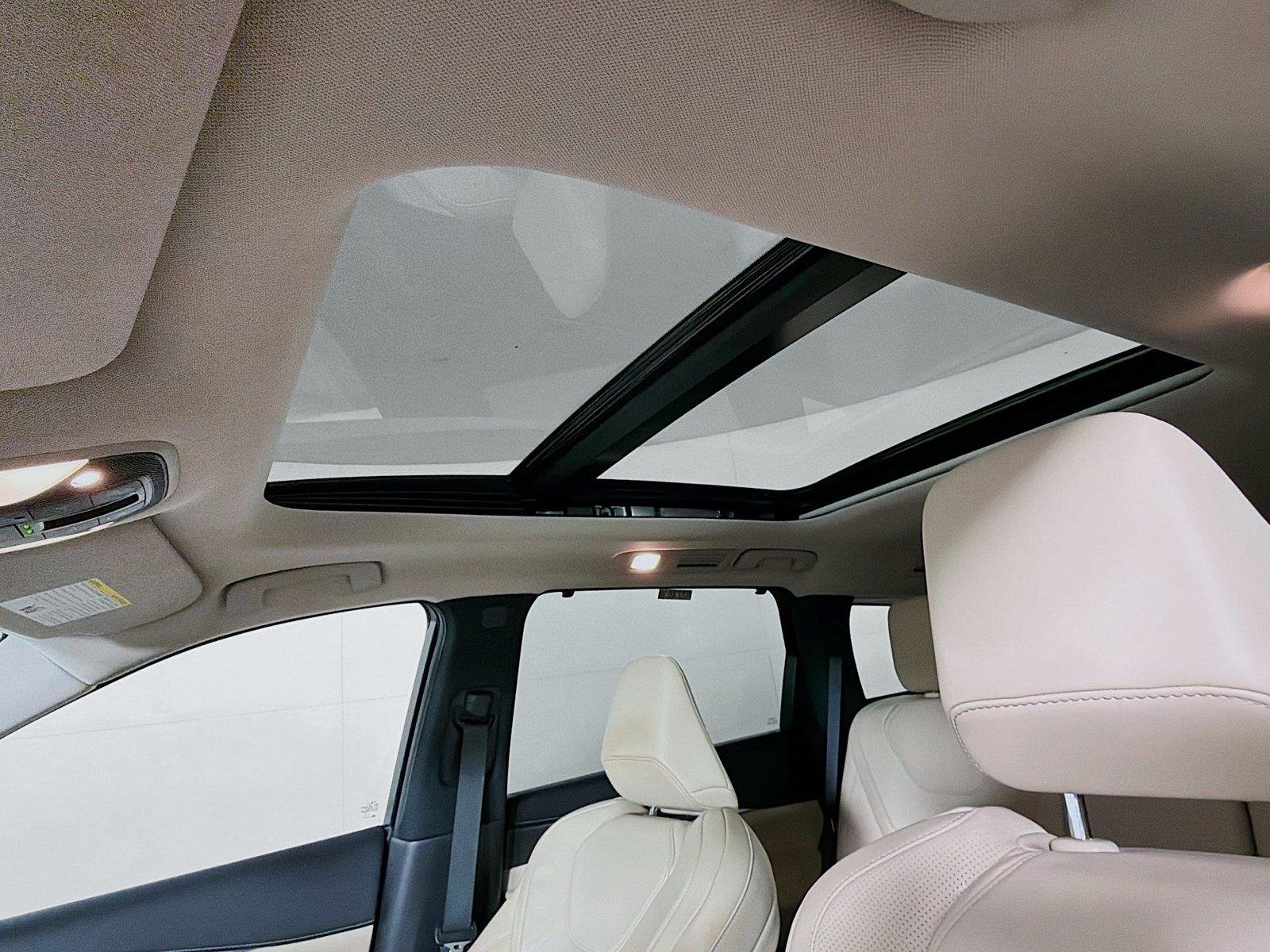 Used 2023 Majestic White INFINITI LUXE image 5