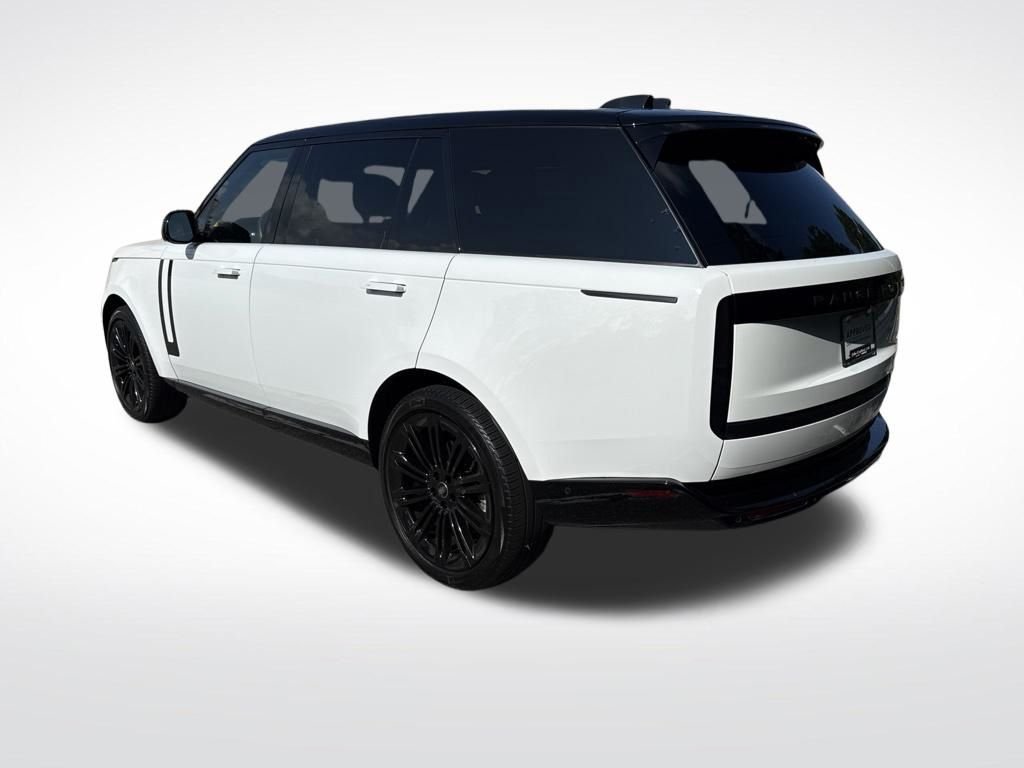 Used 2024 White Land Rover SE image 7