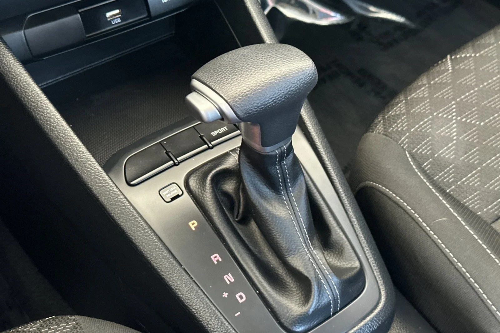 Used 2022 BLACK Kia LX image 19