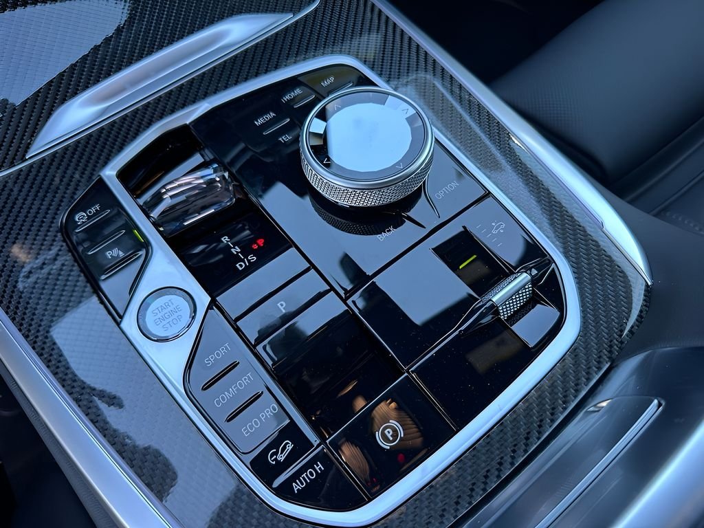New 2027 Dravit Grey Metallic BMW M60i image 18