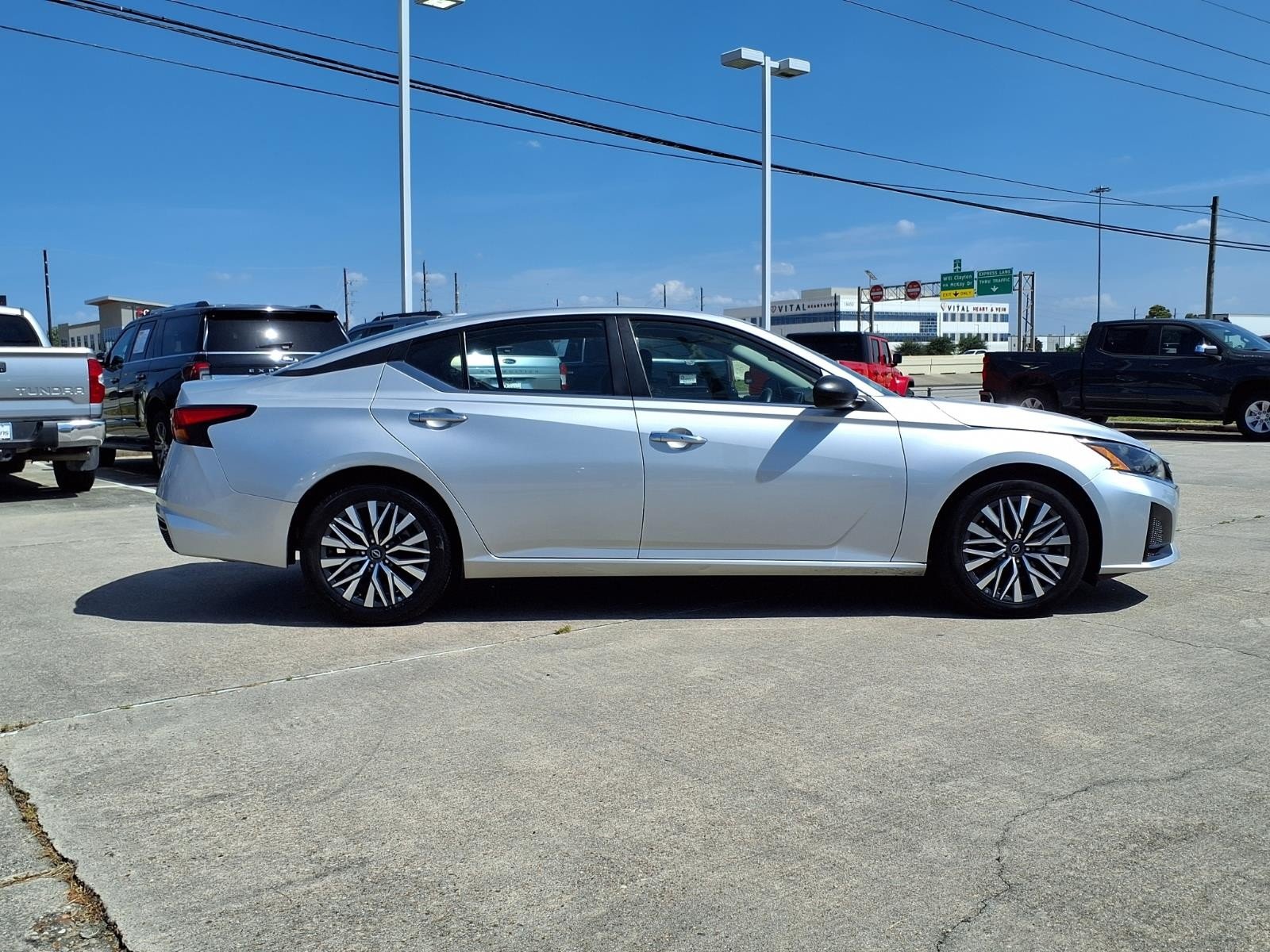 2024 Nissan Altima 2.5 SV Silver at Robbins Nissan