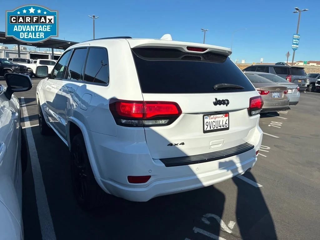 Used 2018 Bright White Cl Jeep Altitude image 3