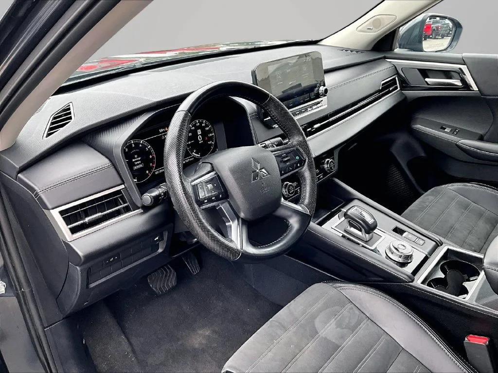 Used 2024 Gray Mitsubishi SE image 15