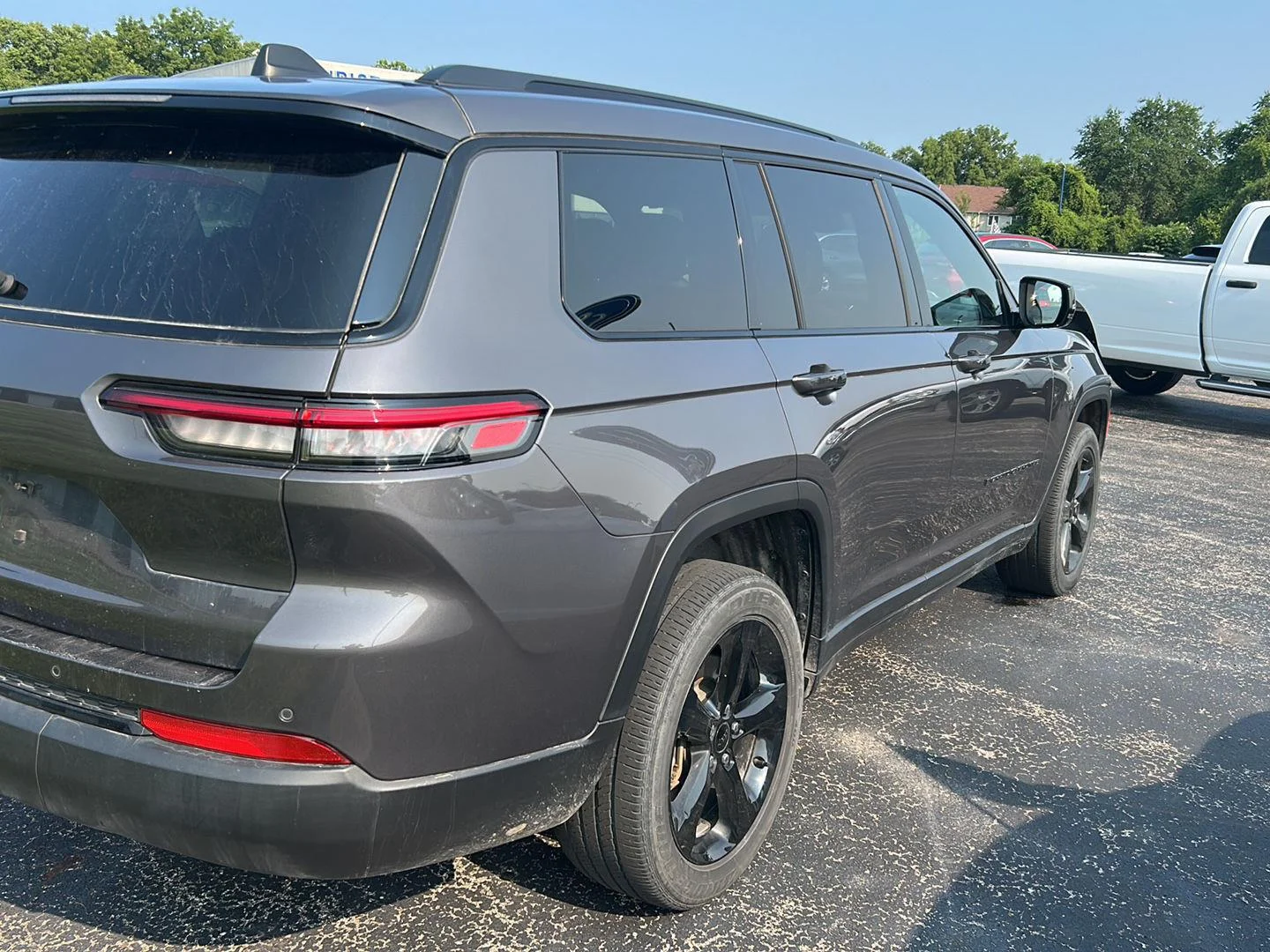 Used 2023 Metallic Jeep Altitude image 4