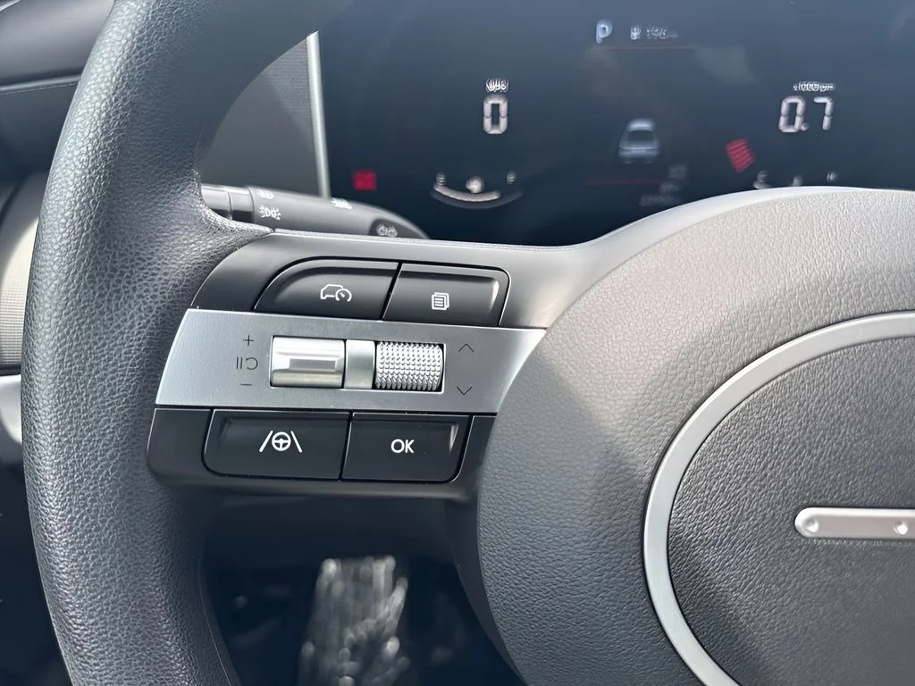 Used 2025 White Hyundai SEL image 14