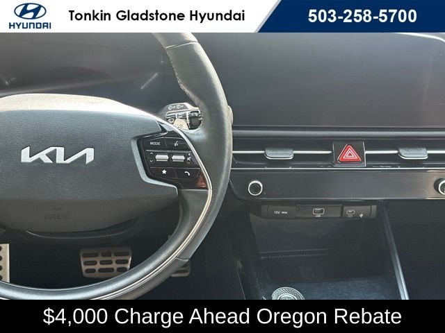 Used 2023 Snow White Pearl Kia Wave image 30