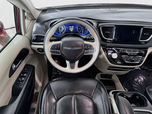 Used 2017 Red Chrysler Limited image 22