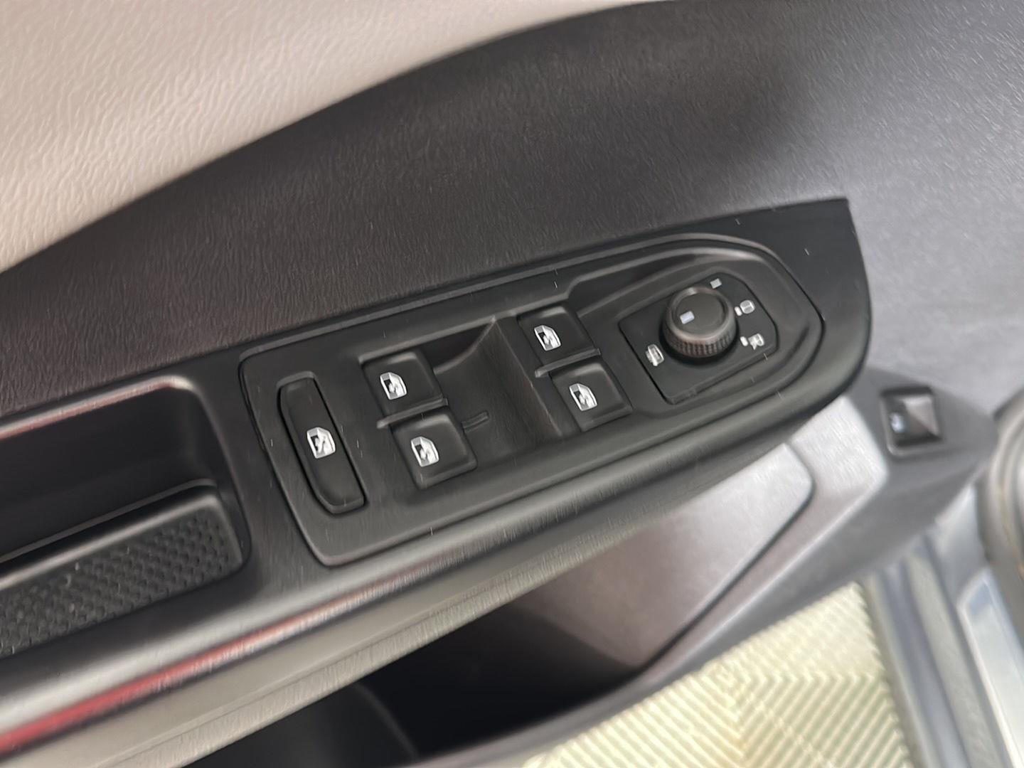 Used 2022 Platinum Gray Metallic Volkswagen SEL image 25