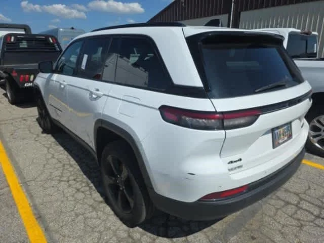 Used 2023 Bright White Clearcoat Jeep Limited image 4