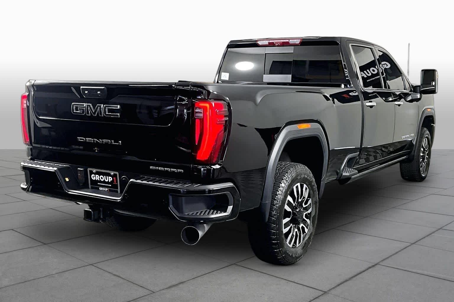 Used 2025 Onyx Black GMC Denali Ultimate image 13