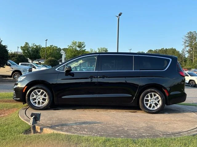 Used 2024 Black Chrysler Touring L image 4