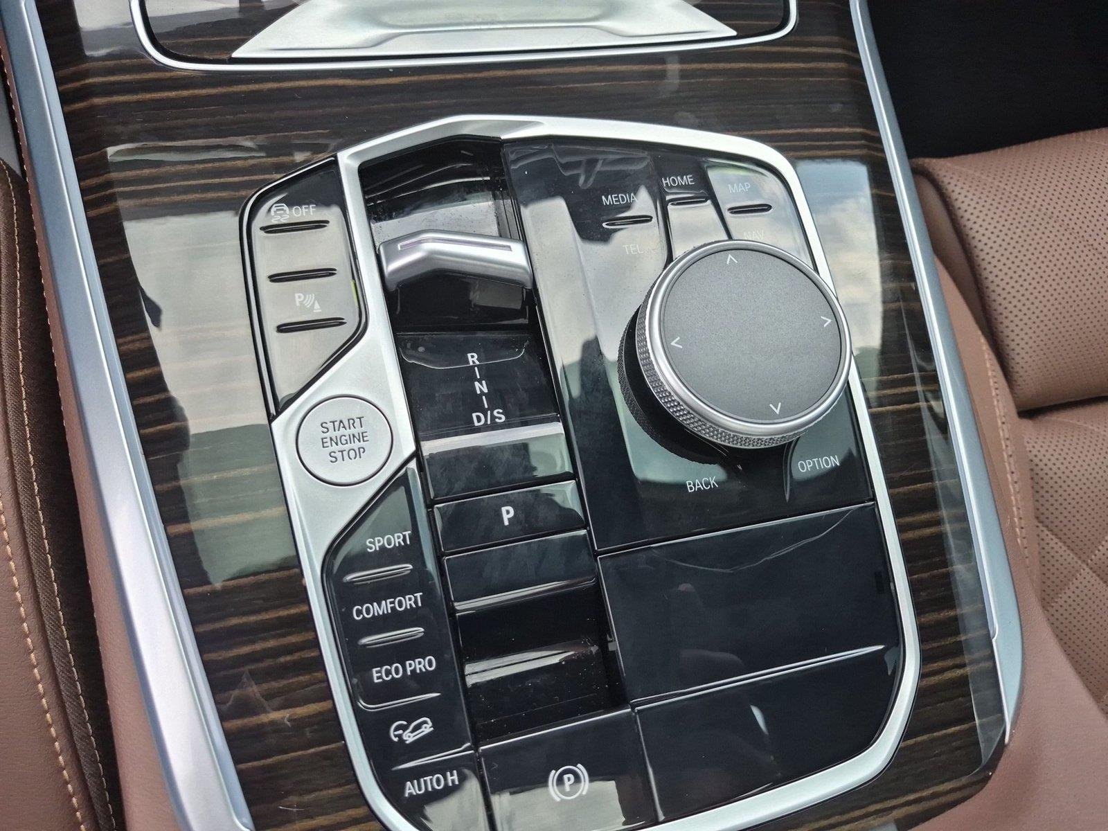 Used 2025 Skyscraper Grey Metallic BMW xDrive40i image 27