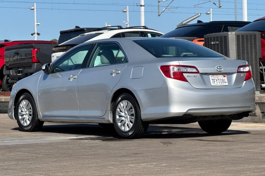 Used 2014 Silver Toyota LE image 6