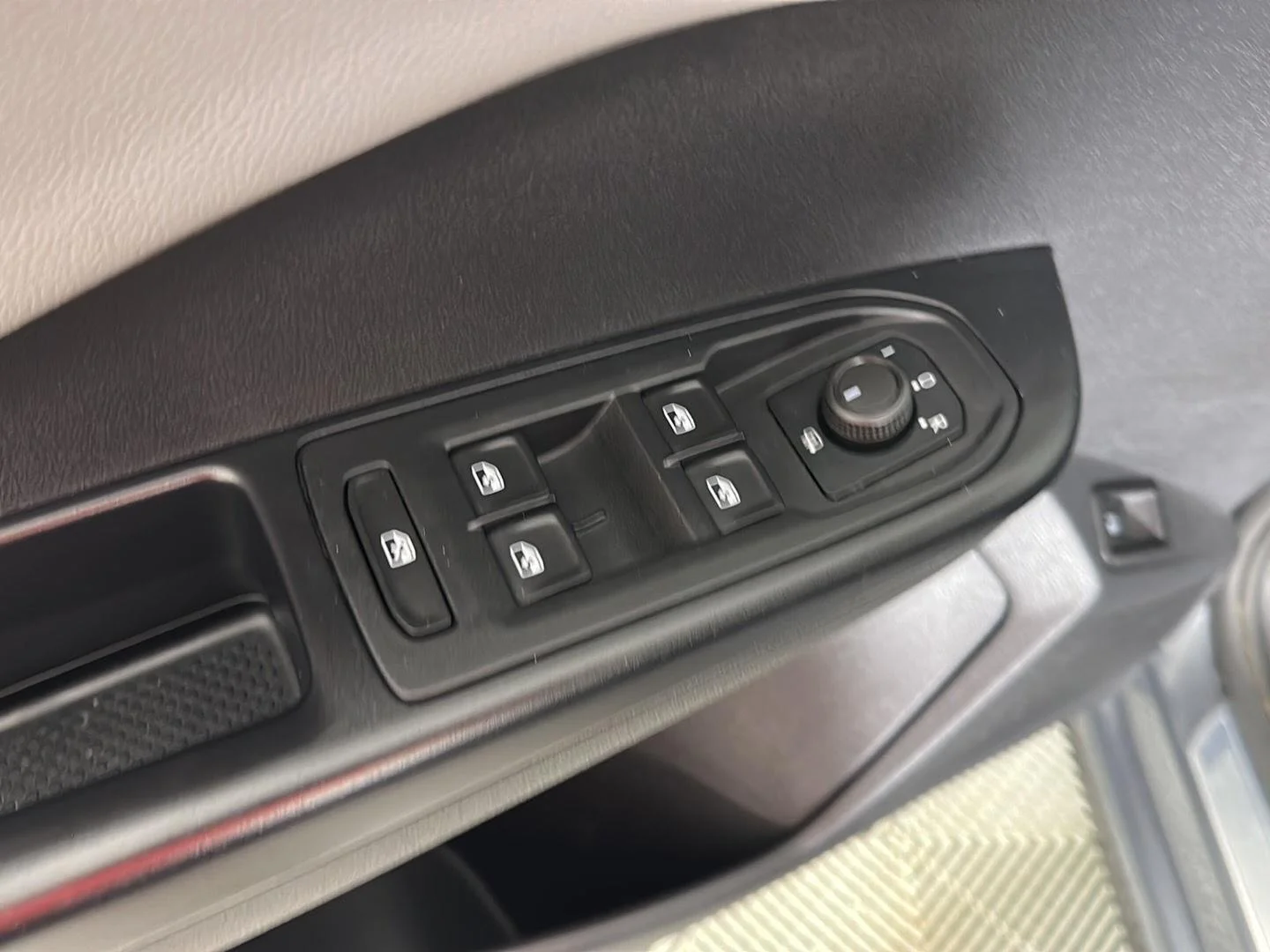 Used 2022 Platinum Gray Metallic Volkswagen SEL image 14
