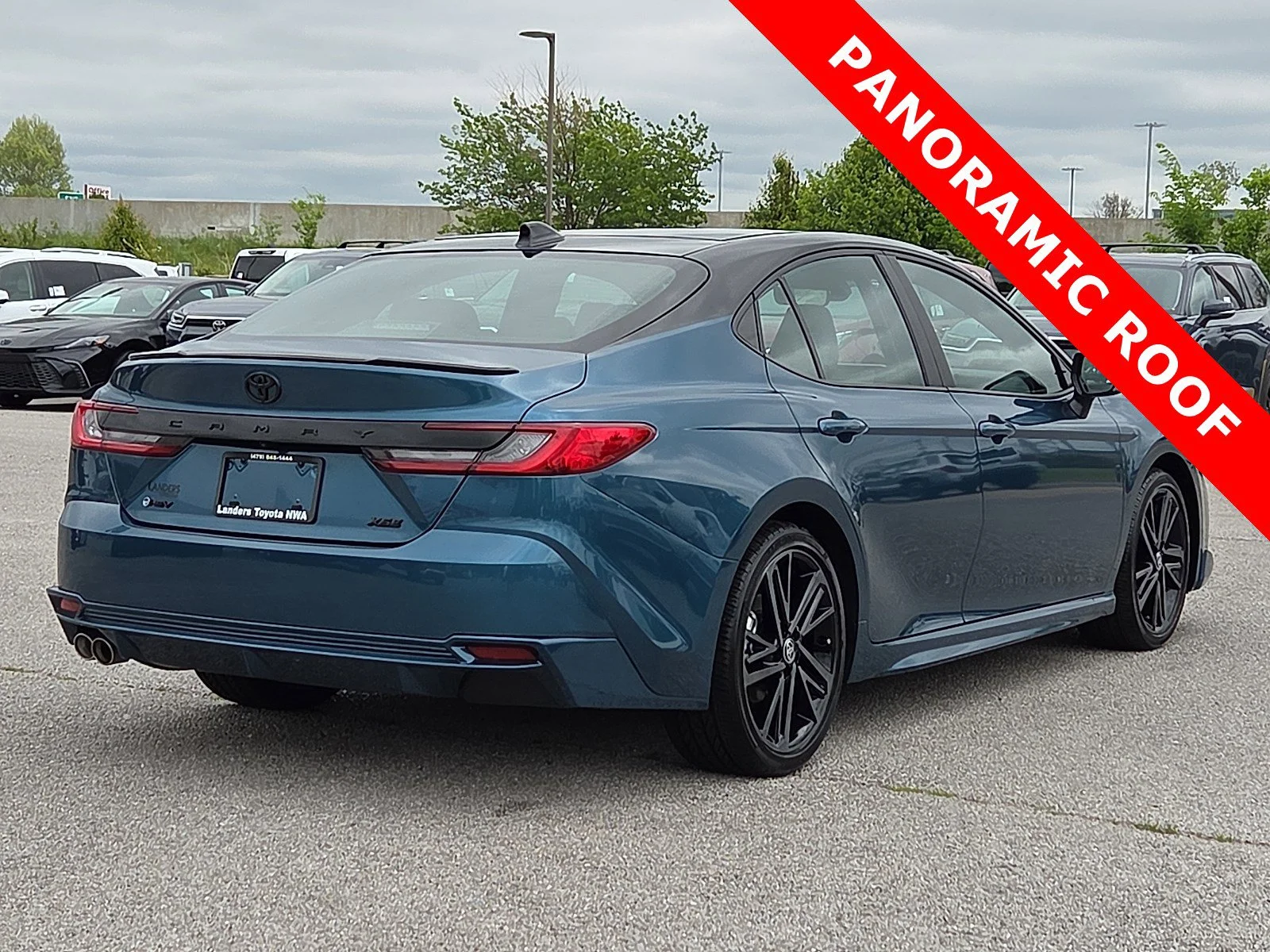 Used 2025 Ocean Gem/Midnight Black Metallic Toyota XSE image 5