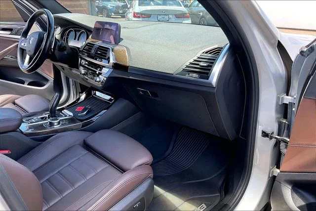 Used 2020 Glacier Silver Metallic BMW sDrive30i image 16