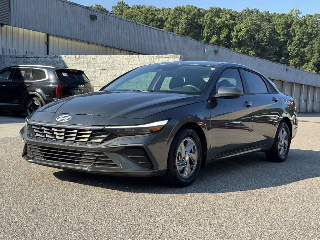 Used 2025 Gray Hyundai SE image 25