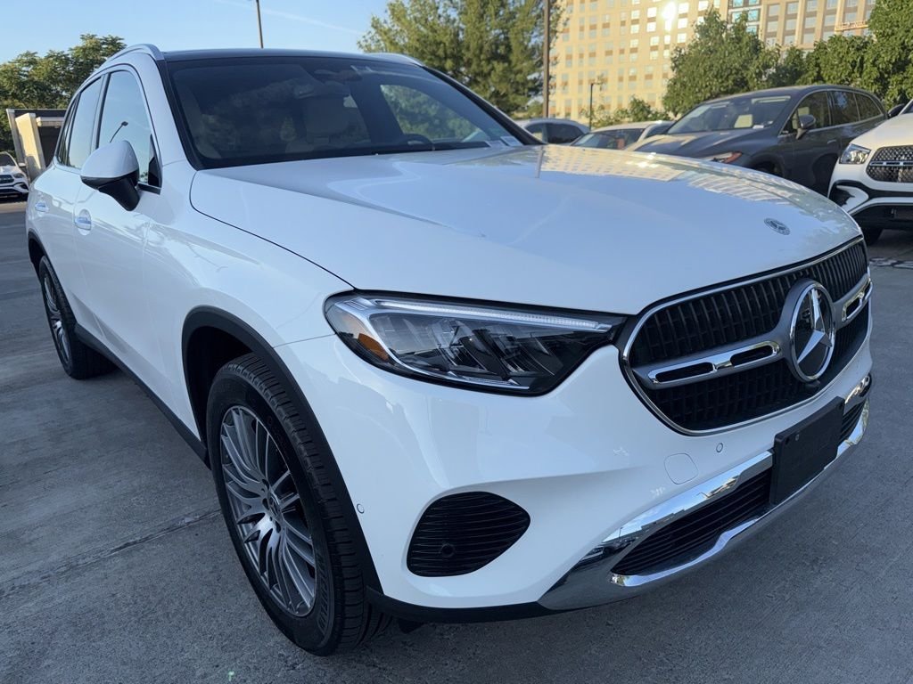 Used 2026 Polar White Mercedes-Benz GLC 300 image 2