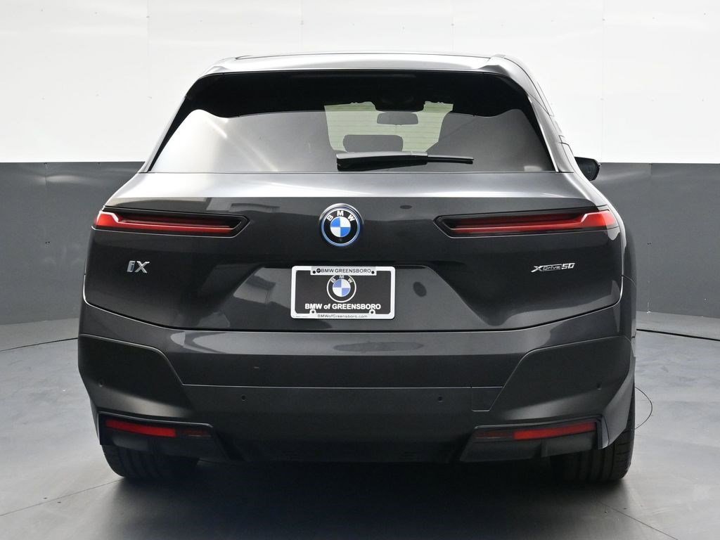 Used 2022 Gray BMW xDrive50 image 4