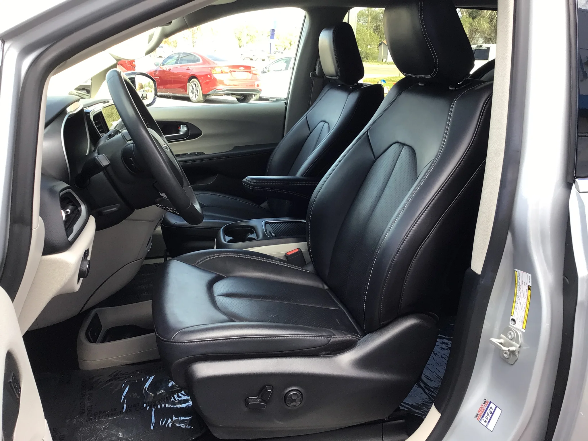 Used 2024 Silver Mist Clearcoat Chrysler Touring L image 8