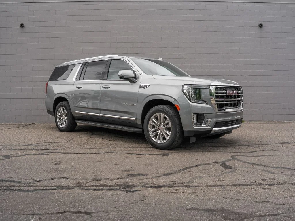 Used 2023 Sterling Metallic GMC SLT image 9