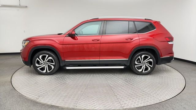 Used 2022 Red Volkswagen SEL image 5
