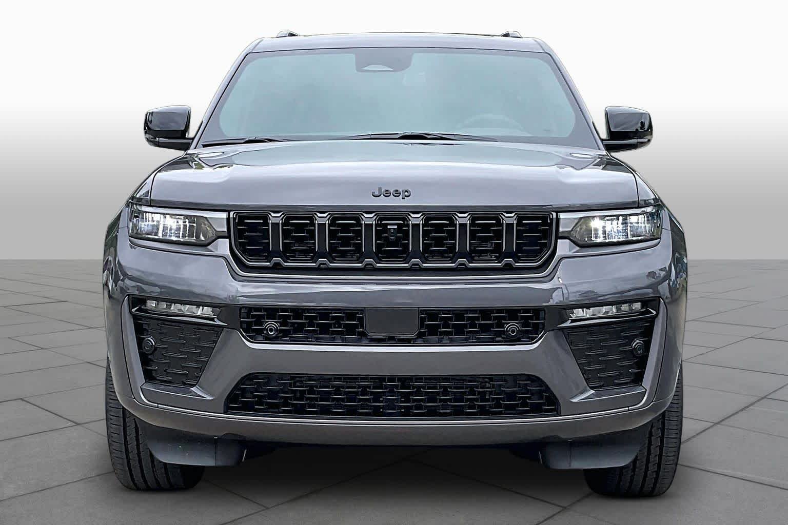 New 2026 Baltic Gray Metallic Clear-Coat Exterior Paint Jeep Limited Reserve image 3
