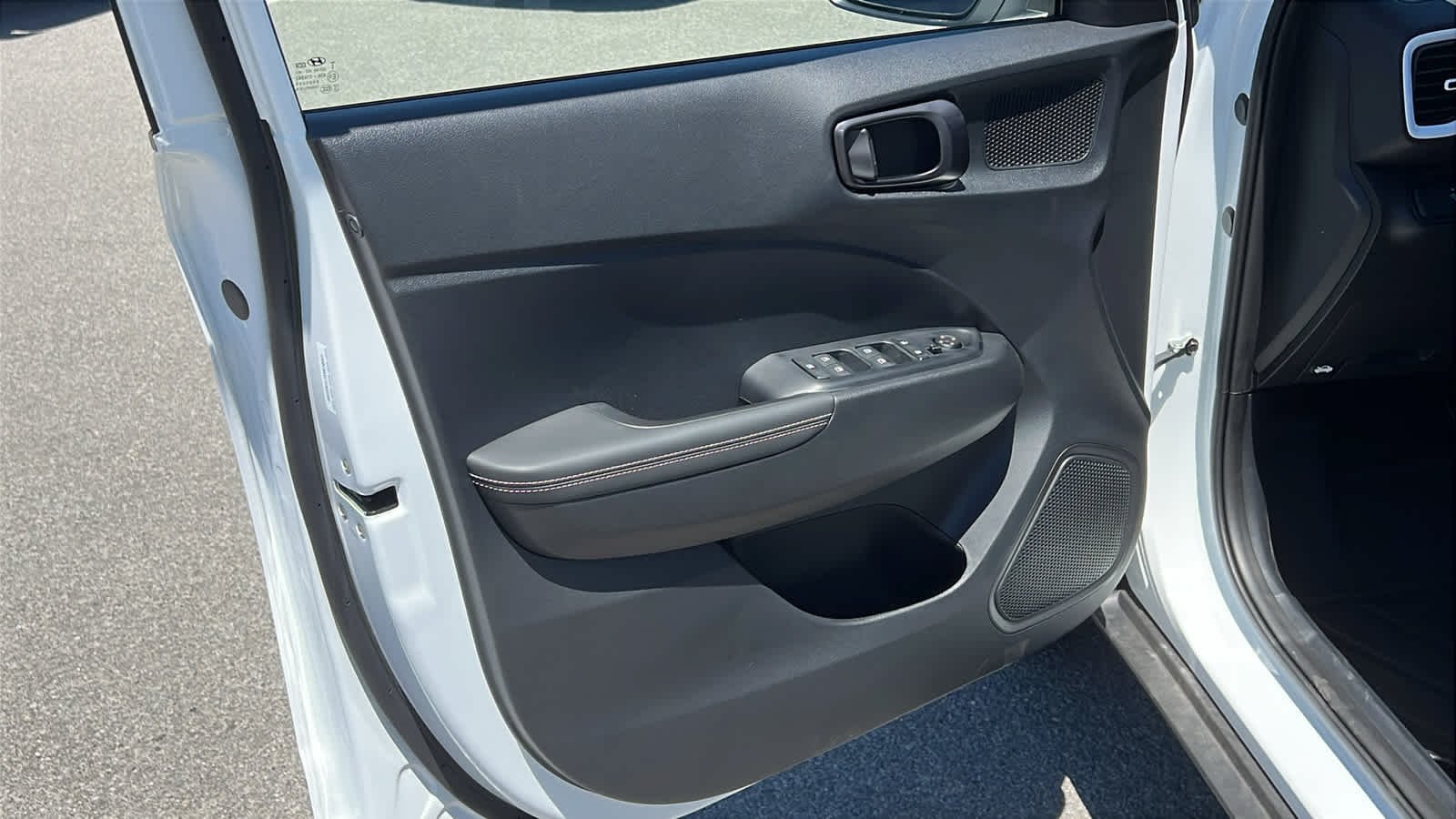 New 2026 Lunar White w/Black Roof Hyundai SEL w/Two-Tone Roof image 23