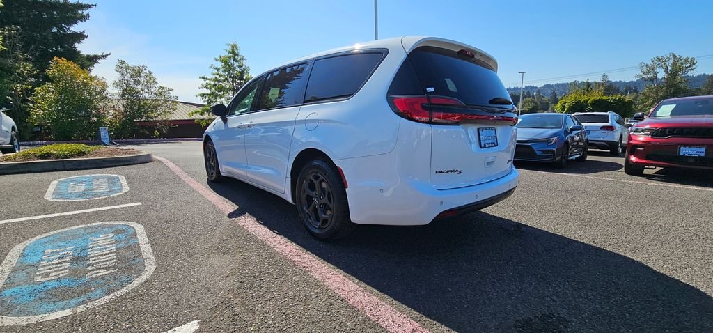 Used 2024 Bright White Clearcoat Chrysler Select S Appearance image 6