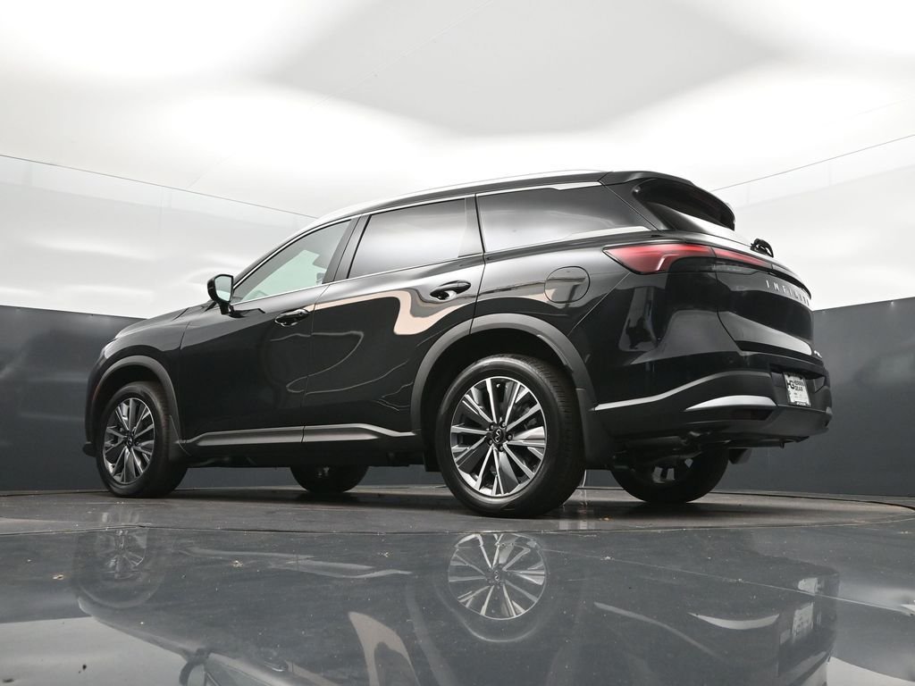 New 2027 MINERAL BLACK INFINITI Luxe FWD image 41