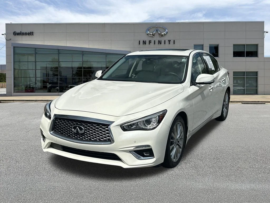 Used 2023 White INFINITI LUXE image 1