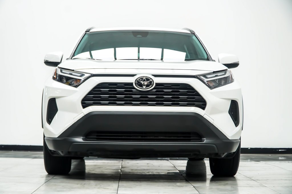 Used 2025 White Toyota XLE image 11