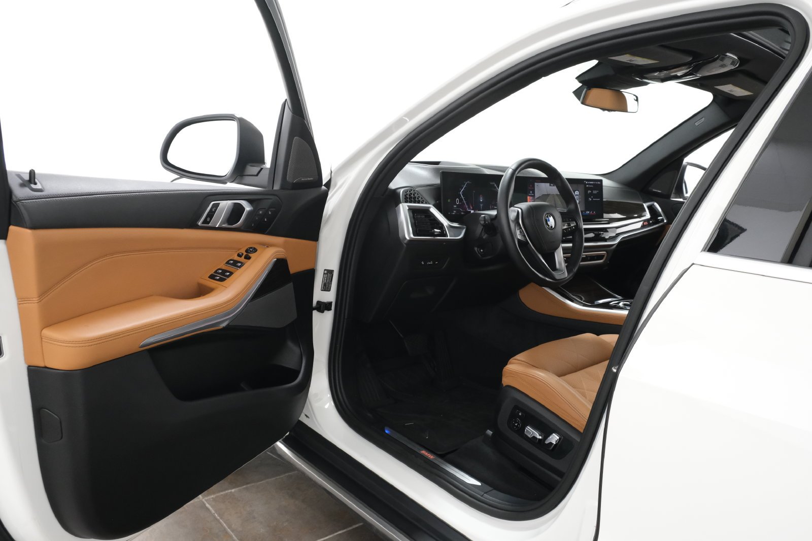 Used 2024 Alpine White BMW xDrive40i image 24