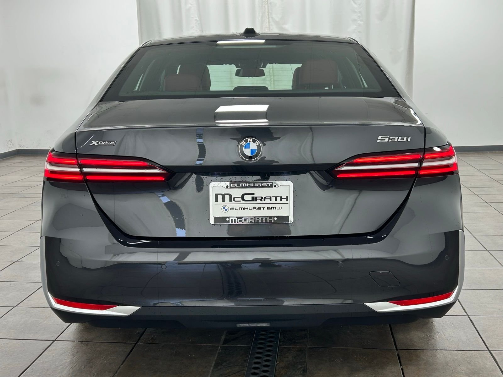 New 2026 Dark Graphite Metallic BMW 530i xDrive image 4