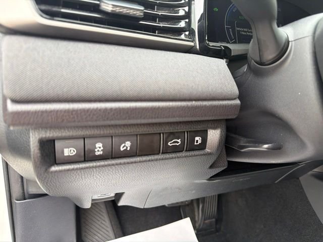 Used 2025 White Toyota LE image 31