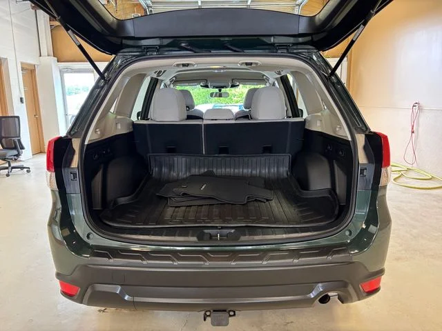 Used 2023 Green Subaru Base image 21
