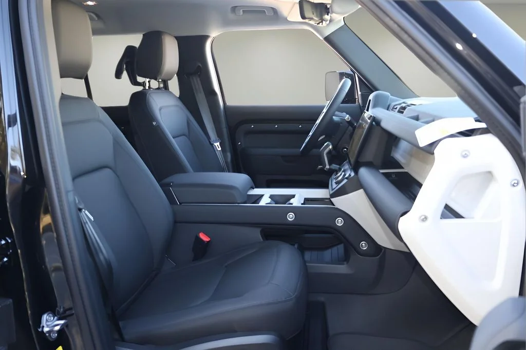 New 2026 Santorini Black Land Rover S image 14