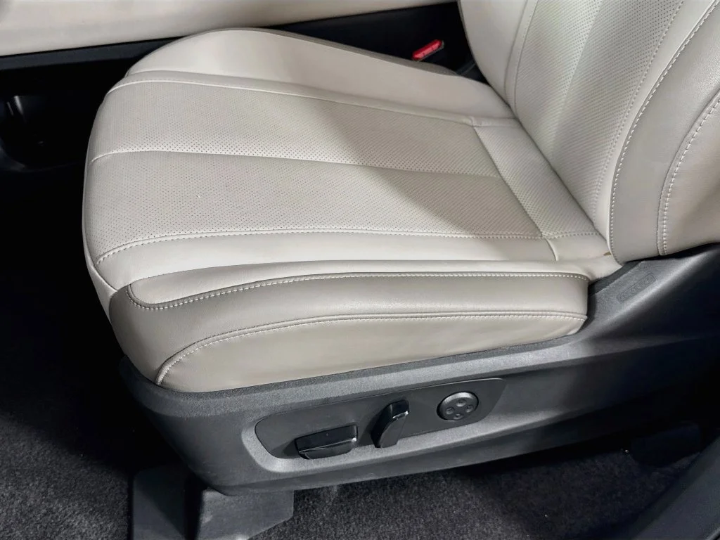 Certified Used 2027 White INFINITI LUXE image 26